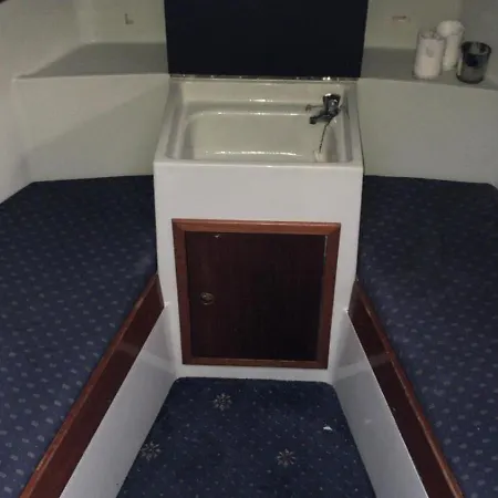 بوتيل Sailing Yachts - No Shower