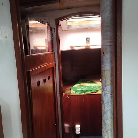 Ботель Sailing Yachts - No Shower *