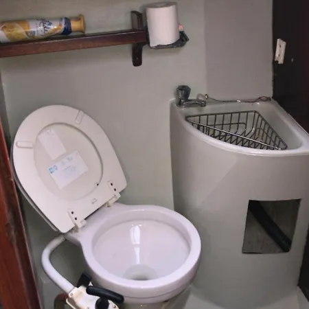 Ботель Sailing Yachts - No Shower *