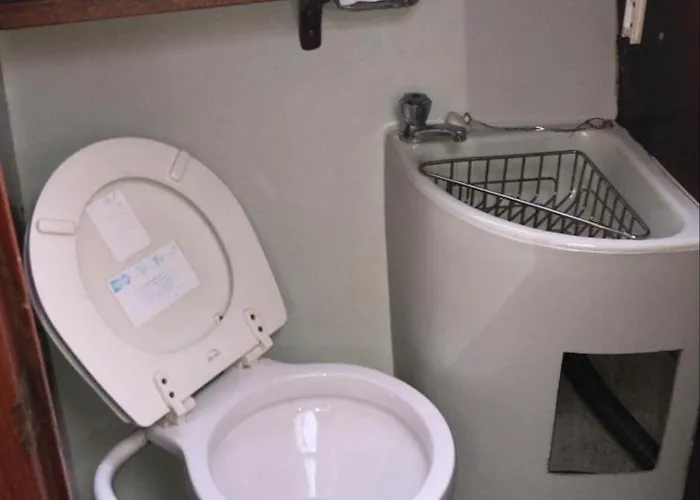 Båthotell Sailing Yachts - No Shower *